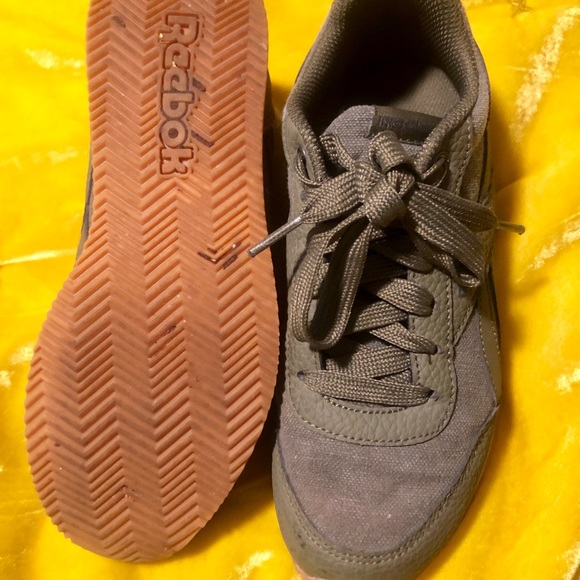 Hunter Green Classic Reebok’s - Picture 5 of 6